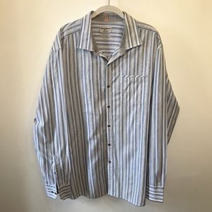Tommy Bahama Men's Button Down Blue and white shirt